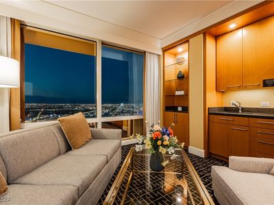 2000 N Fashion Show Dr UNIT 5319