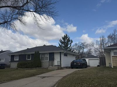 8152 West Clovernook STREET