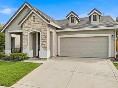 1672 Halo Ave
