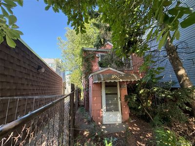 827 Pine Street