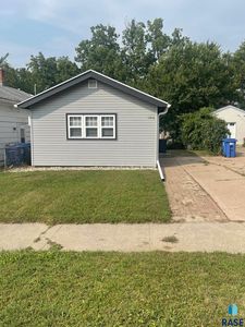 1416 E 4th St