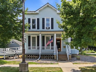 718 Bay Street