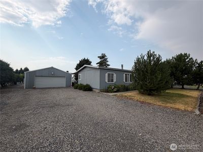 415 E Lewis