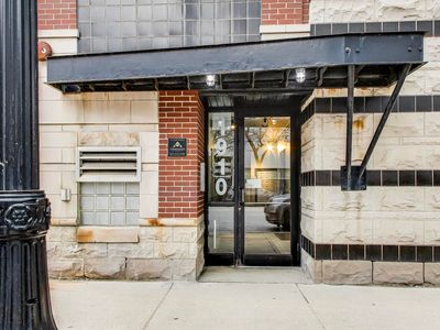 1910 S Michigan Ave APT 202