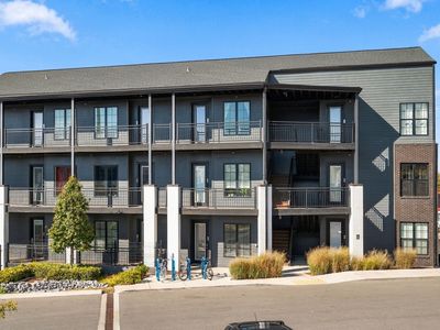 600 E Trinity Ln #302