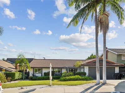 221 E Los Amigos Ave