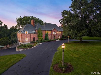 19 Squires Ln