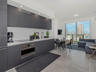 227 NE 2nd St UNIT 1805