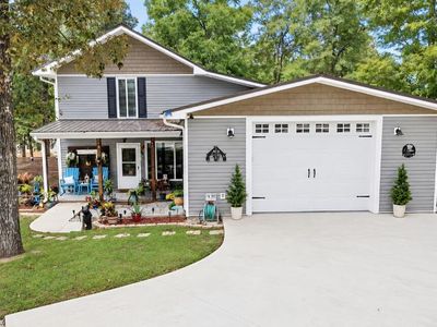 220 Arrowhead Ln