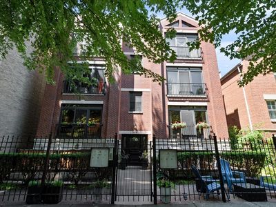 1242 N Maplewood Ave #2S