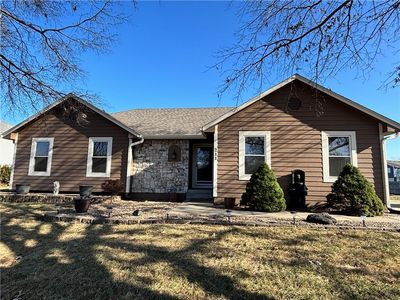 Property at 211 SW Cross Creek Dr, Grain Valley, MO