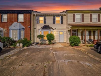 1212 Hillock Xing