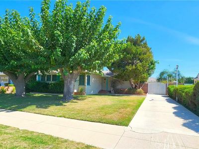 10132 Densmore Ave