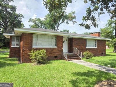 2 Coleraine Dr