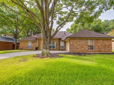 2637 Surrey Woods Rd