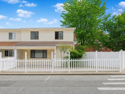 Property at 6 Greentree Ln, Staten Island, NY