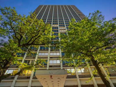 88 W Schiller St APT 904