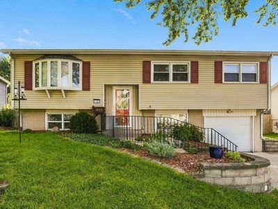 Property at 3123 Somerset Dr, Bettendorf, IA