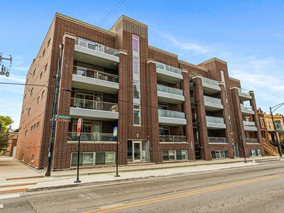 2703 W Belmont Ave Unit 3E