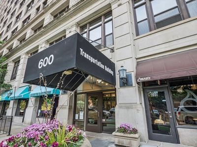 600 S Dearborn St APT 803