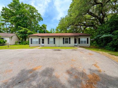 5041 Leah Ln