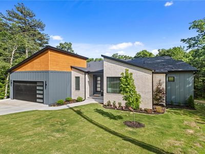 2 Helmsley Cir