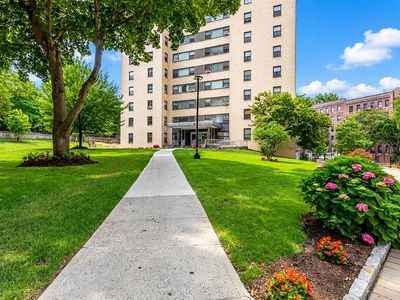 6 Fordham Hill Oval APT 2G