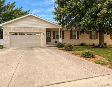 Property at 720-722 Brittany Ct, Waterloo, IL