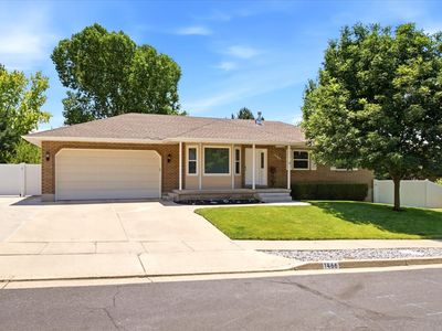 1466 Oakridge Dr