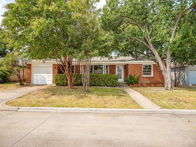 5736 Tracyne Dr