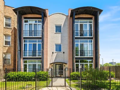 6225 S Kenwood Ave APT 3S