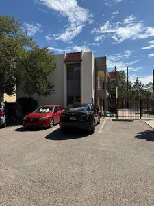 532 Palomas Dr SE