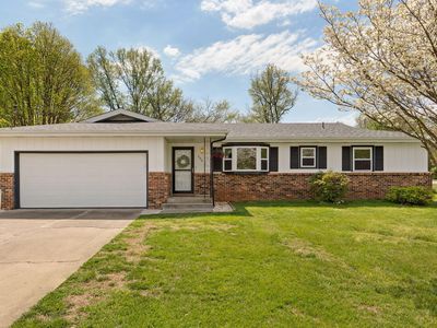 906 E Caravan Street