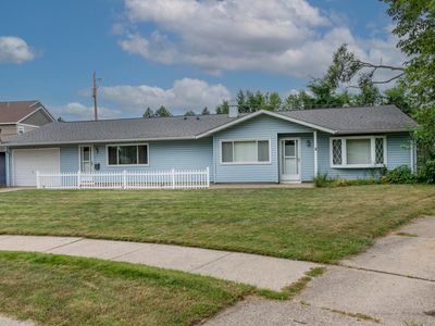 929 Simon Ct