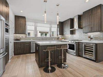 2806 Avella Cir