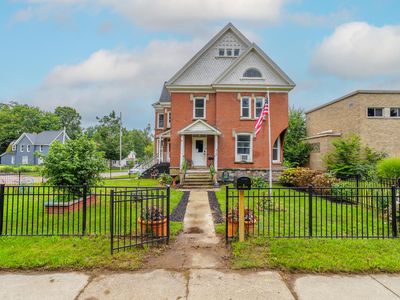 312 Capital Ave NE