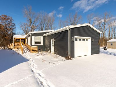 Property at 680 N Gallery Dr, Eaton Rapids, MI