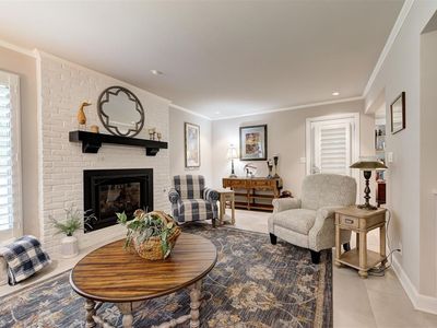 16 Windbrook Sq