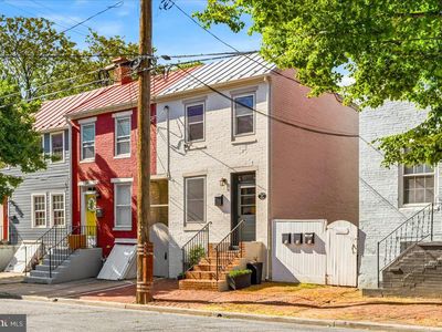 37 E 5th St