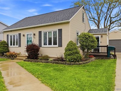 25 Rossiter Ave