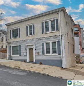 525 Ferry St