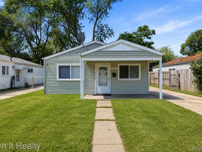 8082 Robert St