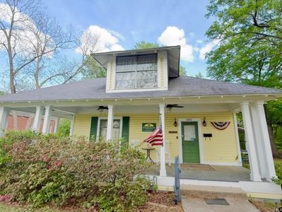 202 Graham St