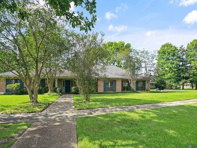 12015 Lake Lery Ave