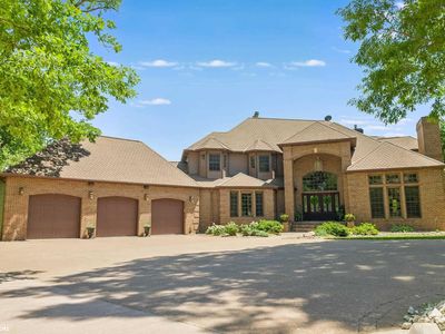 5624 Clubhouse Dr