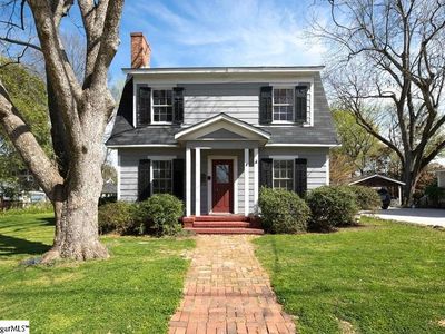 3 College St