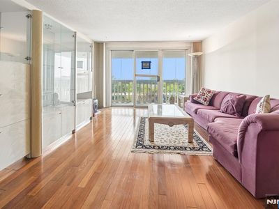 555 North Ave APT 8N