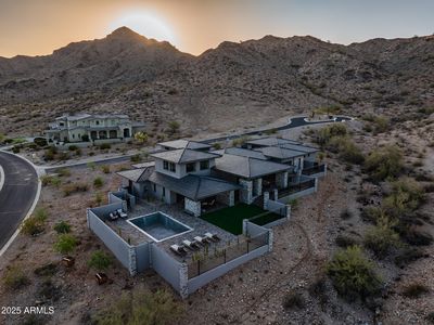 3135 N Mountainside Loop