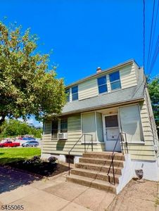 82 Roosevelt Ave