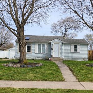 120 Frost St W